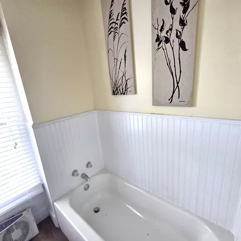 Bath - 522 E Main St, Benton, IL 62812 photo 2 of 2