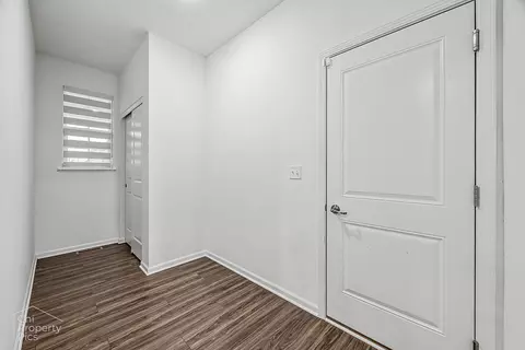 Entry Way - 3646 Edelweiss Rd, Elgin, IL 60124 photo 5 of 6