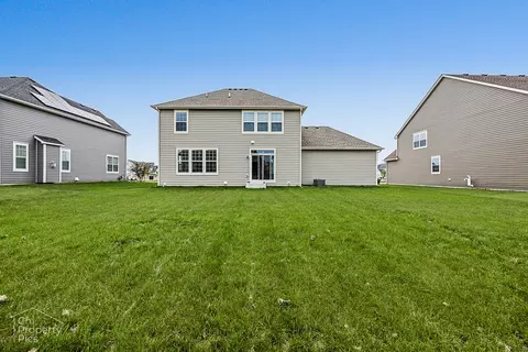 Exterior - 3646 Edelweiss Rd, Elgin, IL 60124 photo 4 of 4