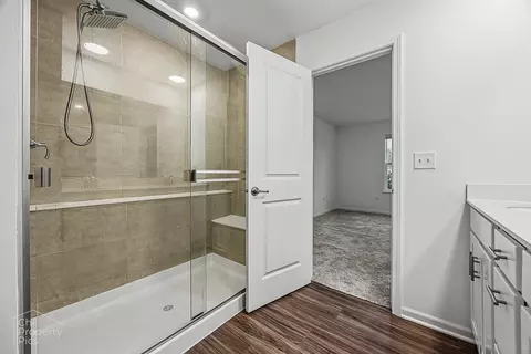 Bath - 3646 Edelweiss Rd, Elgin, IL 60124 photo 3 of 4