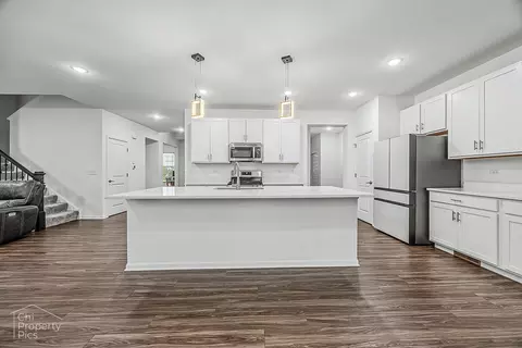 Kitchen - 3646 Edelweiss Rd, Elgin, IL 60124 photo 1 of 2