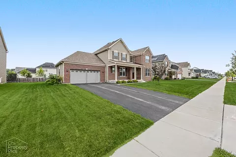 Exterior - 3646 Edelweiss Rd, Elgin, IL 60124 photo 2 of 4