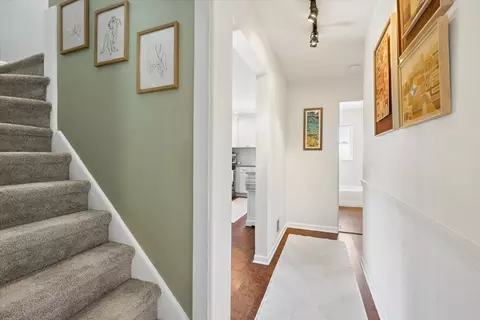 Entry Way - 1320 E Washington St, Des Plaines, IL 60016 photo 3 of 5