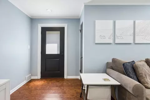 Entry Way - 1320 E Washington St, Des Plaines, IL 60016 photo 1 of 5