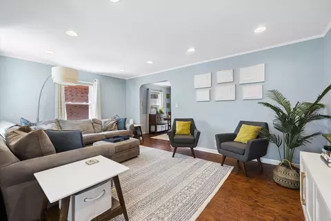 Living - 1320 E Washington St, Des Plaines, IL 60016 photo 1 of 4