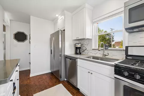 Kitchen - 1320 E Washington St, Des Plaines, IL 60016 photo 2 of 2