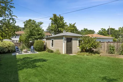 Exterior - 1320 E Washington St, Des Plaines, IL 60016 photo 5 of 5