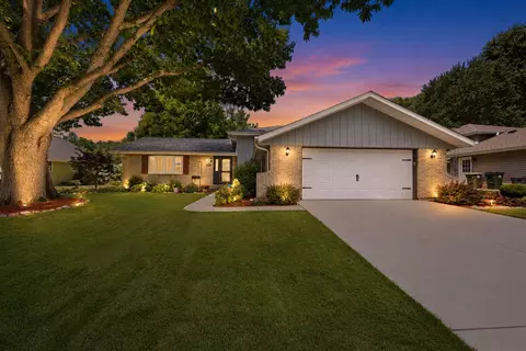 303 Woodworth St, Yorkville, IL 60560