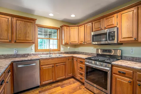 Kitchen - 1113 28th Ave, Silvis, IL 61282 photo 2 of 2