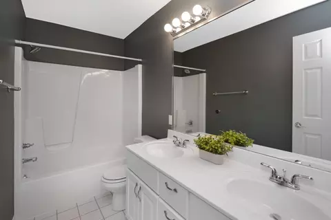 Bath - 5 Weaver Ct, Bloomington, IL 61704 photo 5 of 7