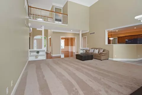 Living - 5 Weaver Ct, Bloomington, IL 61704 photo 4 of 13
