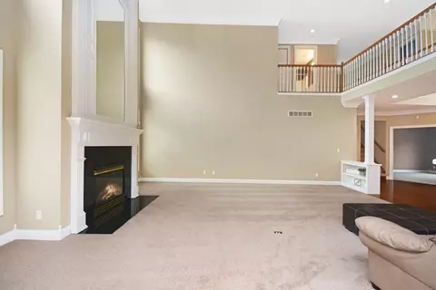 Living - 5 Weaver Ct, Bloomington, IL 61704 photo 8 of 13