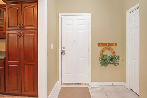Entry Way - 5 Weaver Ct, Bloomington, IL 61704 photo 5 of 6