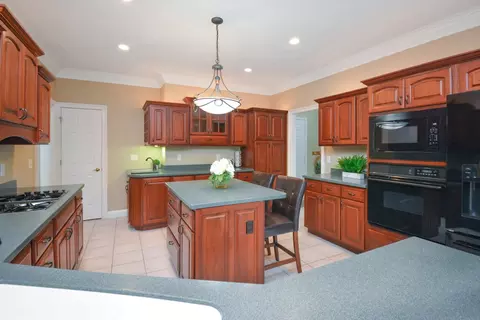 Kitchen - 5 Weaver Ct, Bloomington, IL 61704 photo 7 of 13