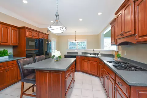 Kitchen - 5 Weaver Ct, Bloomington, IL 61704 photo 2 of 13
