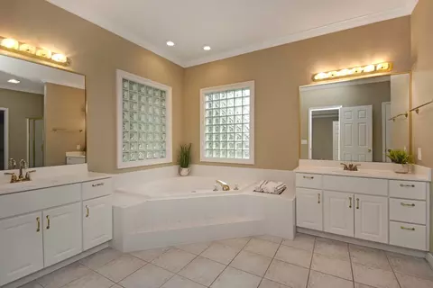 Bath - 5 Weaver Ct, Bloomington, IL 61704 photo 1 of 7
