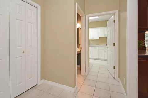 Entry Way - 5 Weaver Ct, Bloomington, IL 61704 photo 4 of 6