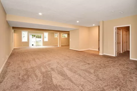 Living - 5 Weaver Ct, Bloomington, IL 61704 photo 12 of 13