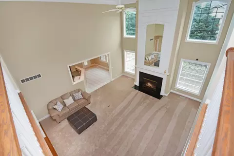 Living - 5 Weaver Ct, Bloomington, IL 61704 photo 10 of 13