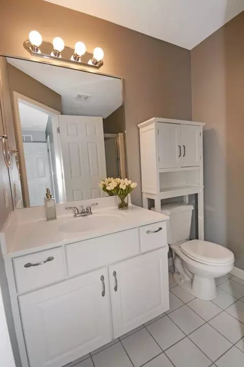 Bath - 5 Weaver Ct, Bloomington, IL 61704 photo 4 of 7