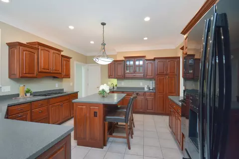Kitchen - 5 Weaver Ct, Bloomington, IL 61704 photo 4 of 13