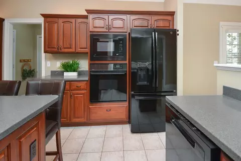 Kitchen - 5 Weaver Ct, Bloomington, IL 61704 photo 6 of 13