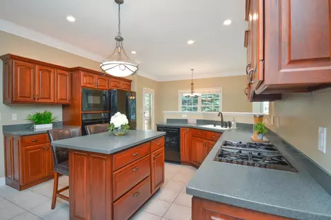 Kitchen - 5 Weaver Ct, Bloomington, IL 61704 photo 11 of 13