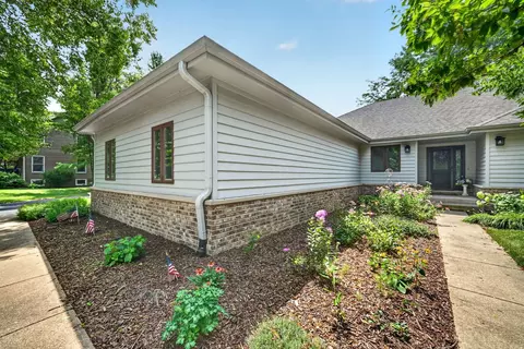 10293 E Hickory Ridge Dr, Rochelle, IL 61068
