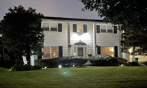 6104 Westgate Ct, Woodridge, IL 60517