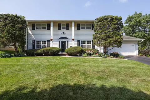 6104 Westgate Ct, Woodridge, IL 60517
