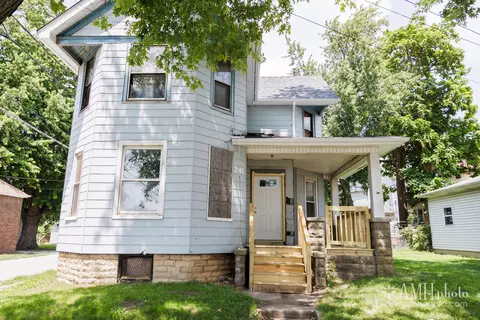 Exterior - 241 W Hickory St, Kankakee, IL 60901 photo 4 of 10