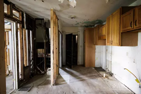 Entry Way - 241 W Hickory St, Kankakee, IL 60901 photo 2 of 2