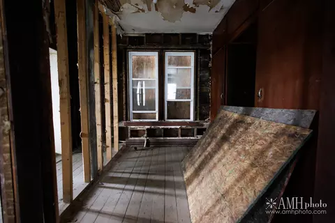 Entry Way - 241 W Hickory St, Kankakee, IL 60901 photo 1 of 2