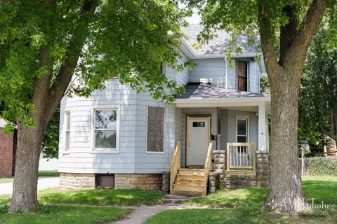 Exterior - 241 W Hickory St, Kankakee, IL 60901 photo 3 of 10