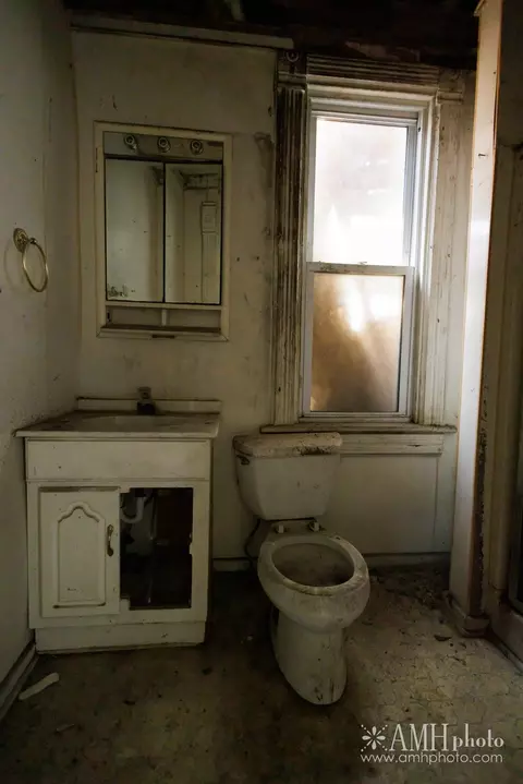 Bath - 241 W Hickory St, Kankakee, IL 60901 photo 1 of 3