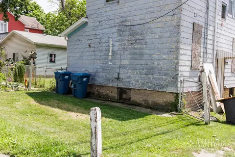 Exterior - 241 W Hickory St, Kankakee, IL 60901 photo 10 of 10