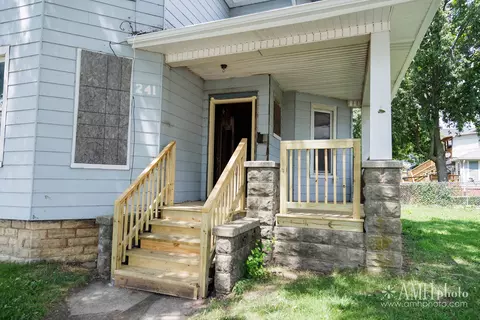 Exterior - 241 W Hickory St, Kankakee, IL 60901 photo 5 of 10