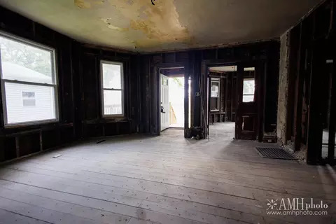 Living - 241 W Hickory St, Kankakee, IL 60901 photo 1 of 1
