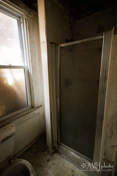 Bath - 241 W Hickory St, Kankakee, IL 60901 photo 2 of 3