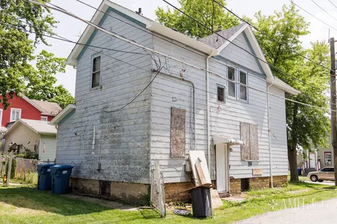 Exterior - 241 W Hickory St, Kankakee, IL 60901 photo 9 of 10