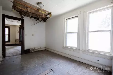 Bedroom - 241 W Hickory St, Kankakee, IL 60901 photo 2 of 7