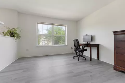 Living - 3109 Stratton Ln, Aurora, IL 60502 photo 3 of 3