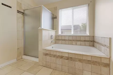 Bath - 3109 Stratton Ln, Aurora, IL 60502 photo 4 of 5