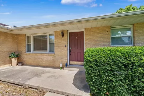 Exterior - 408 E Victory St, Sidney, IL 61877 photo 3 of 7