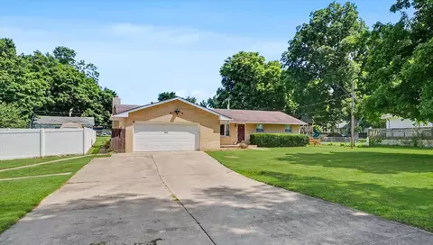 Exterior - 408 E Victory St, Sidney, IL 61877 photo 2 of 7