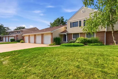 938 Hidden Lake Dr #938, Buffalo Grove, IL 60089