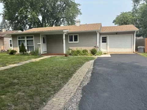 22 Meadowlark Ln, Carpentersville, IL 60110