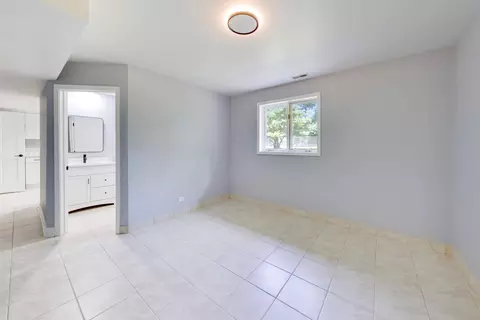 Bedroom - 16 W250 93rd Pl, Burr Ridge, IL 60527 photo 1 of 5
