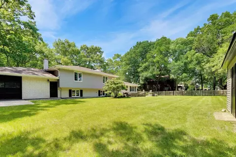 Exterior - 16 W250 93rd Pl, Burr Ridge, IL 60527 photo 3 of 4
