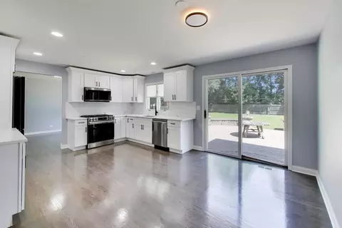 Kitchen - 16 W250 93rd Pl, Burr Ridge, IL 60527 photo 3 of 4